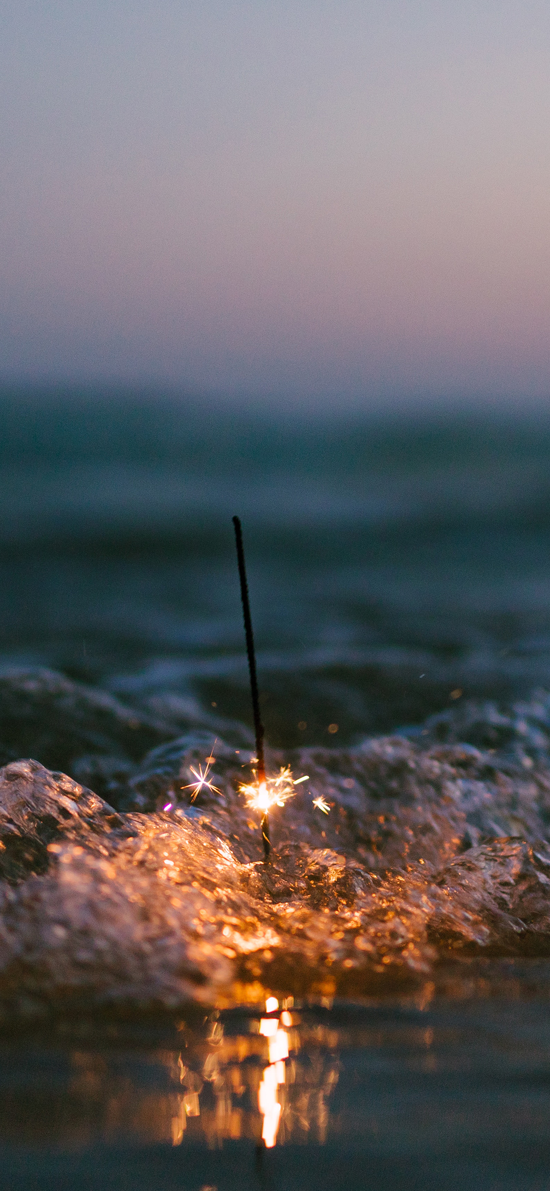 [2436×1125]大海 海水 沙滩 小烟花 苹果手机壁纸图片