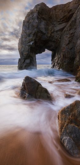 [2436x1125]大海 海水 海峡 岩石 海景 苹果手机壁纸图片