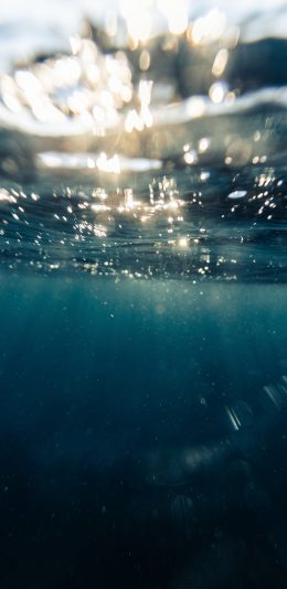 [2436x1125]大海 海水 深海 阳光 苹果手机壁纸图片
