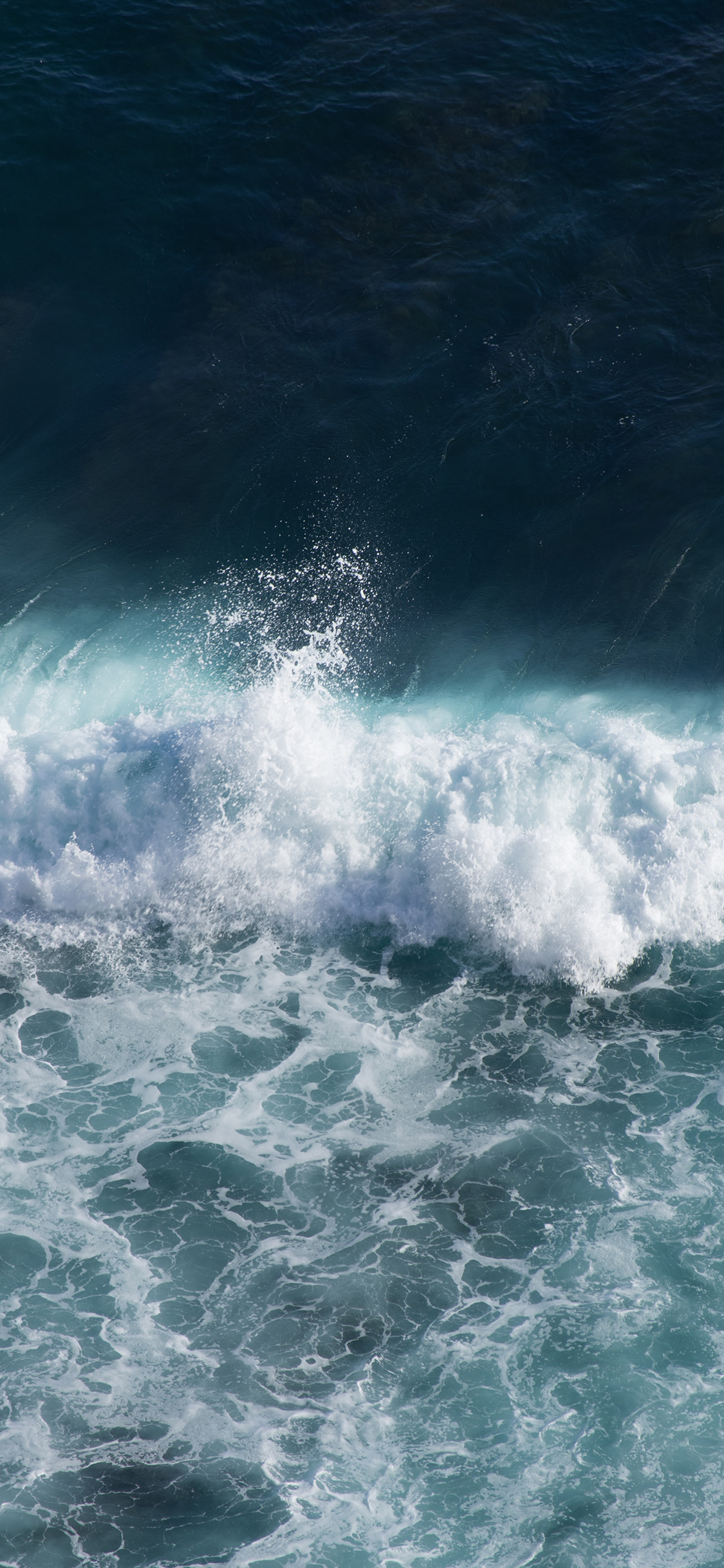 [2436×1125]大海 海浪 湛蓝 翻涌 苹果手机壁纸图片