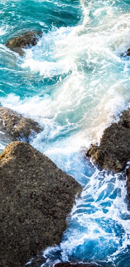 [2436x1125]大海 海浪 礁石 浪花 苹果手机壁纸图片