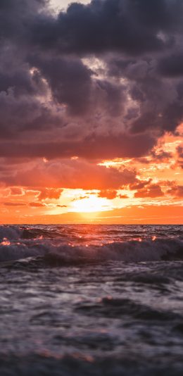 [2436x1125]大海 海浪翻涌 乌云 太阳 苹果手机壁纸图片