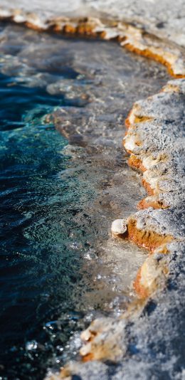 [2436x1125]大海 海滩 岩石 海水 湛蓝 苹果手机壁纸图片