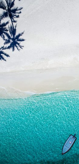 [2436x1125]大海 湛蓝 小船 沙滩 苹果手机壁纸图片