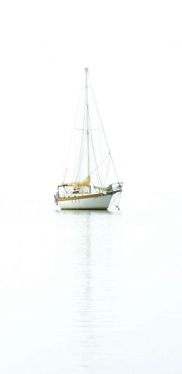 [2436x1125]大海 船只 特写 倒影 苹果手机壁纸图片