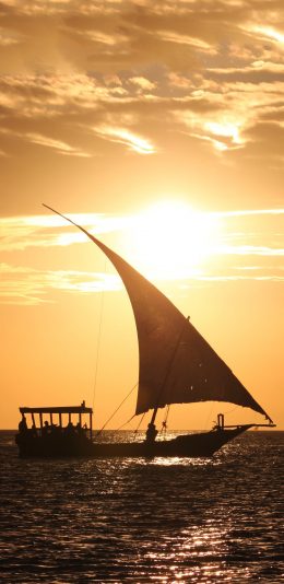 [2436x1125]大海 落日 帆船 航海 苹果手机壁纸图片