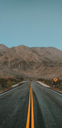 [2436x1125]大陆 马路 箭头 方向 苹果手机壁纸图片