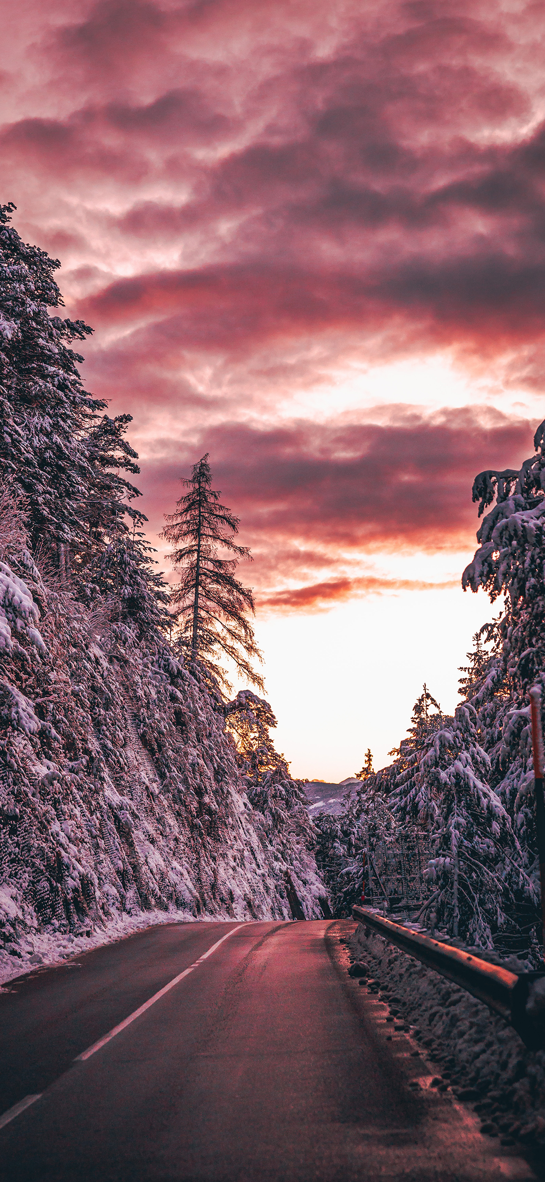 [2436×1125]天空 晚霞 车道 雪 苹果手机壁纸图片