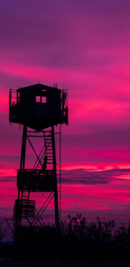 [2436x1125]天空 红云 紫云 信号塔 建筑 苹果手机壁纸图片
