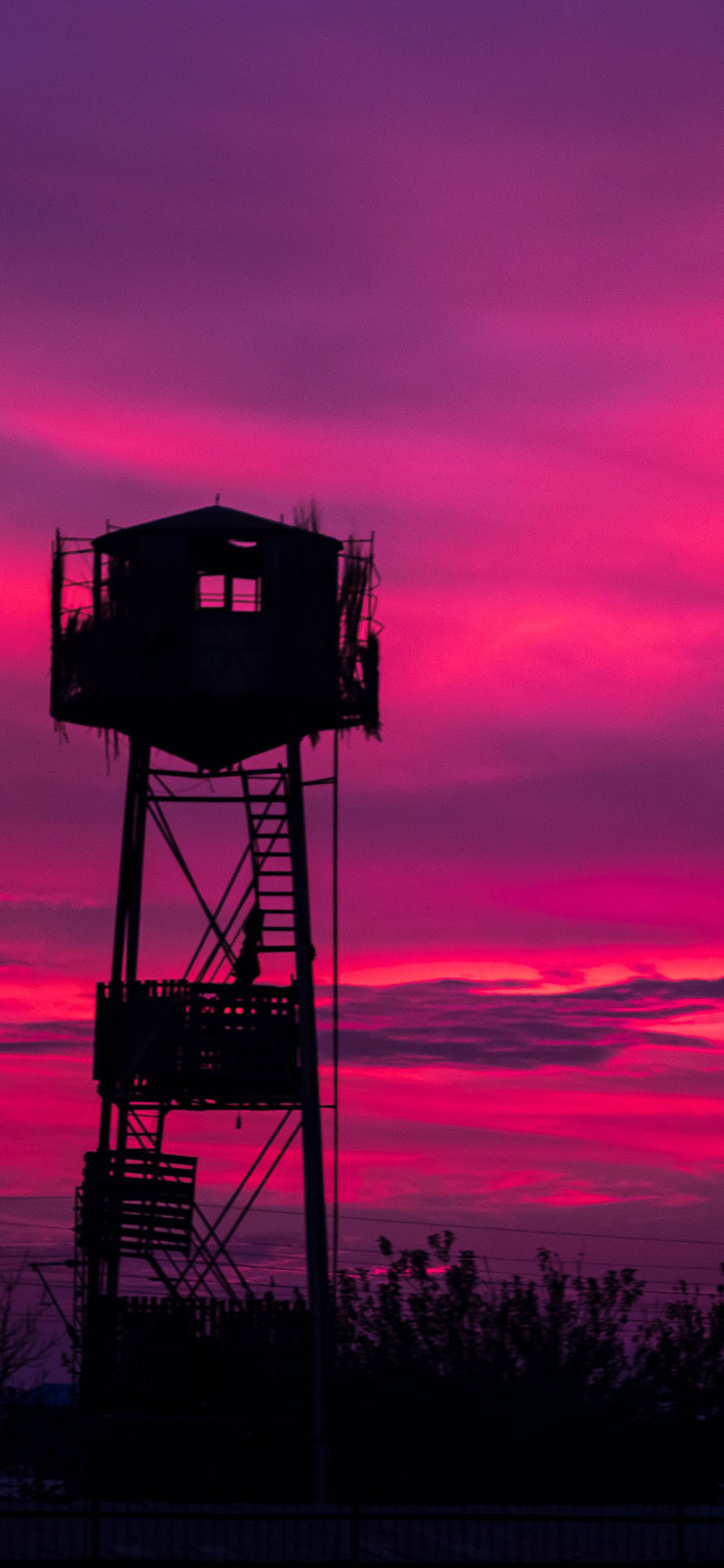 [2436×1125]天空 红云 紫云 信号塔 建筑 苹果手机壁纸图片