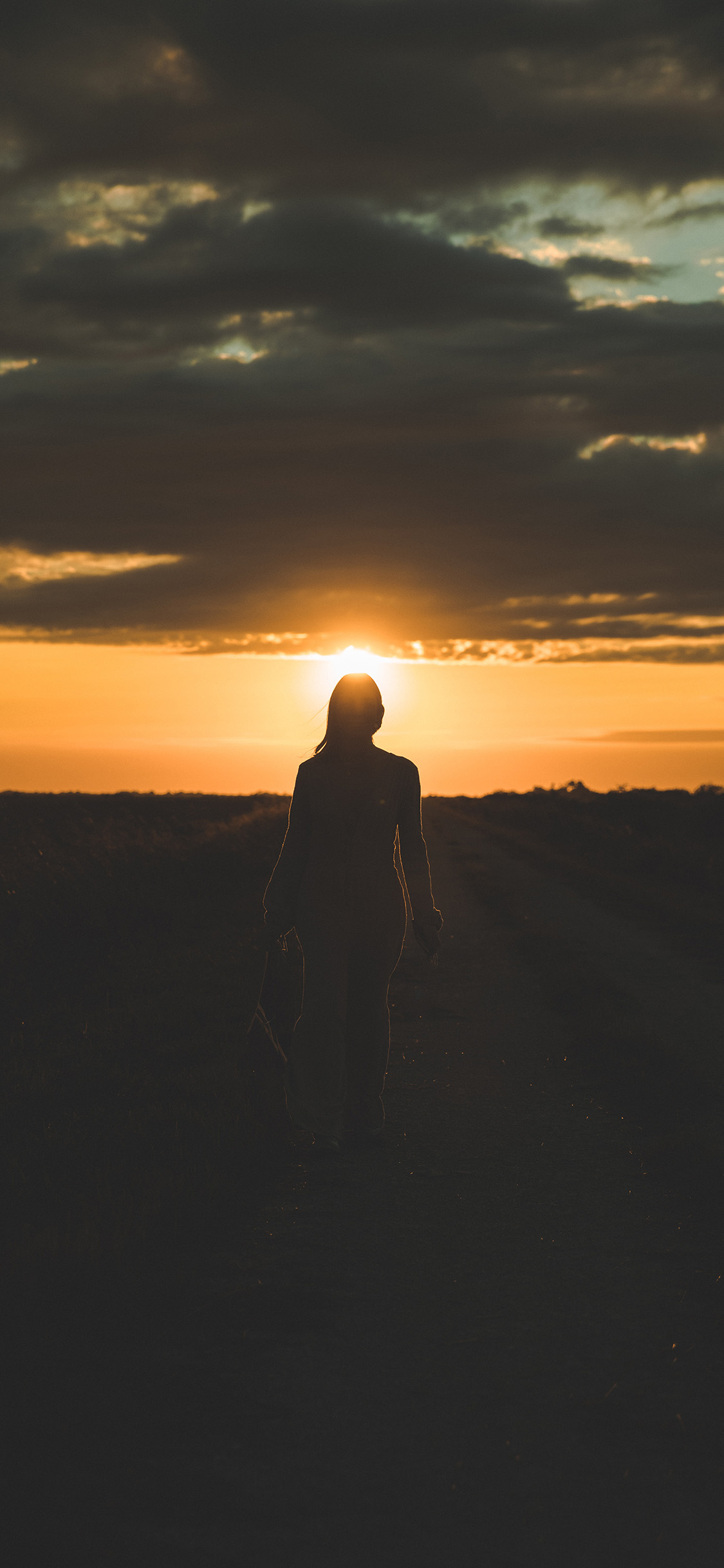 [2436×1125]天空 落日 女孩 背影 唯美 苹果手机壁纸图片