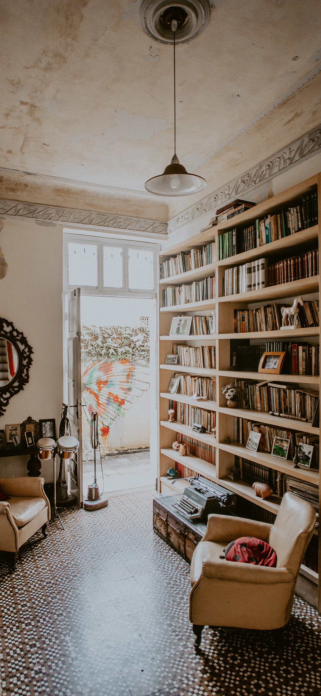 [2436×1125]家居 空间 设计 书柜 怀旧 苹果手机壁纸图片