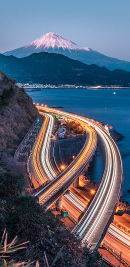 [2436x1125]富士山 马路 海边 沿海 日本 苹果手机壁纸图片