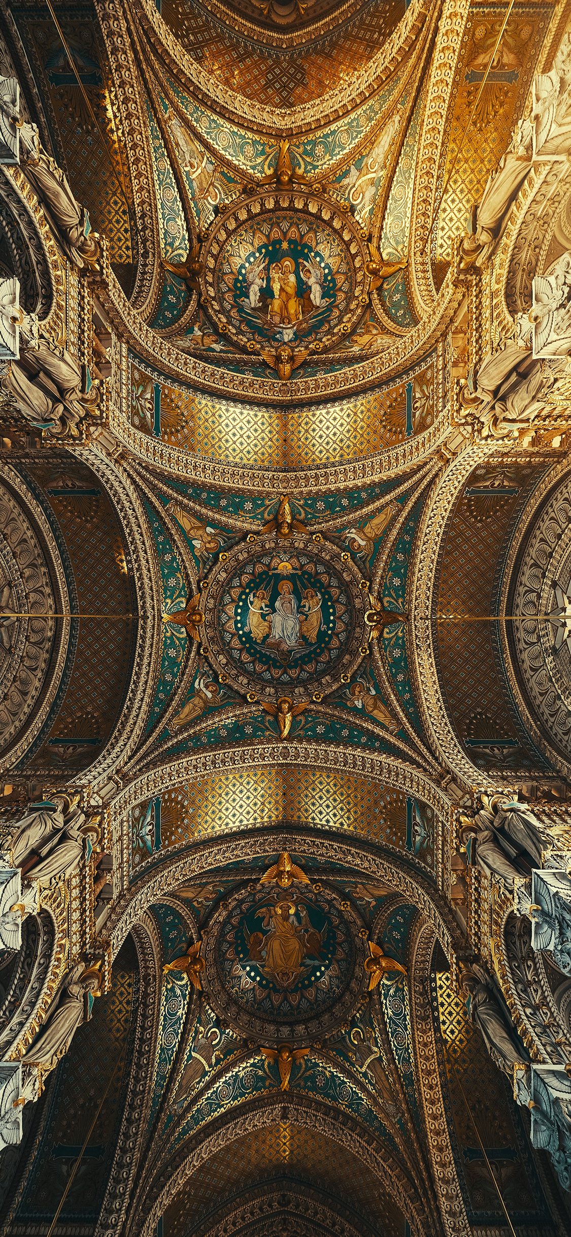[2436×1125]屋顶 装饰 金碧辉煌 壁画 修女 苹果手机壁纸图片