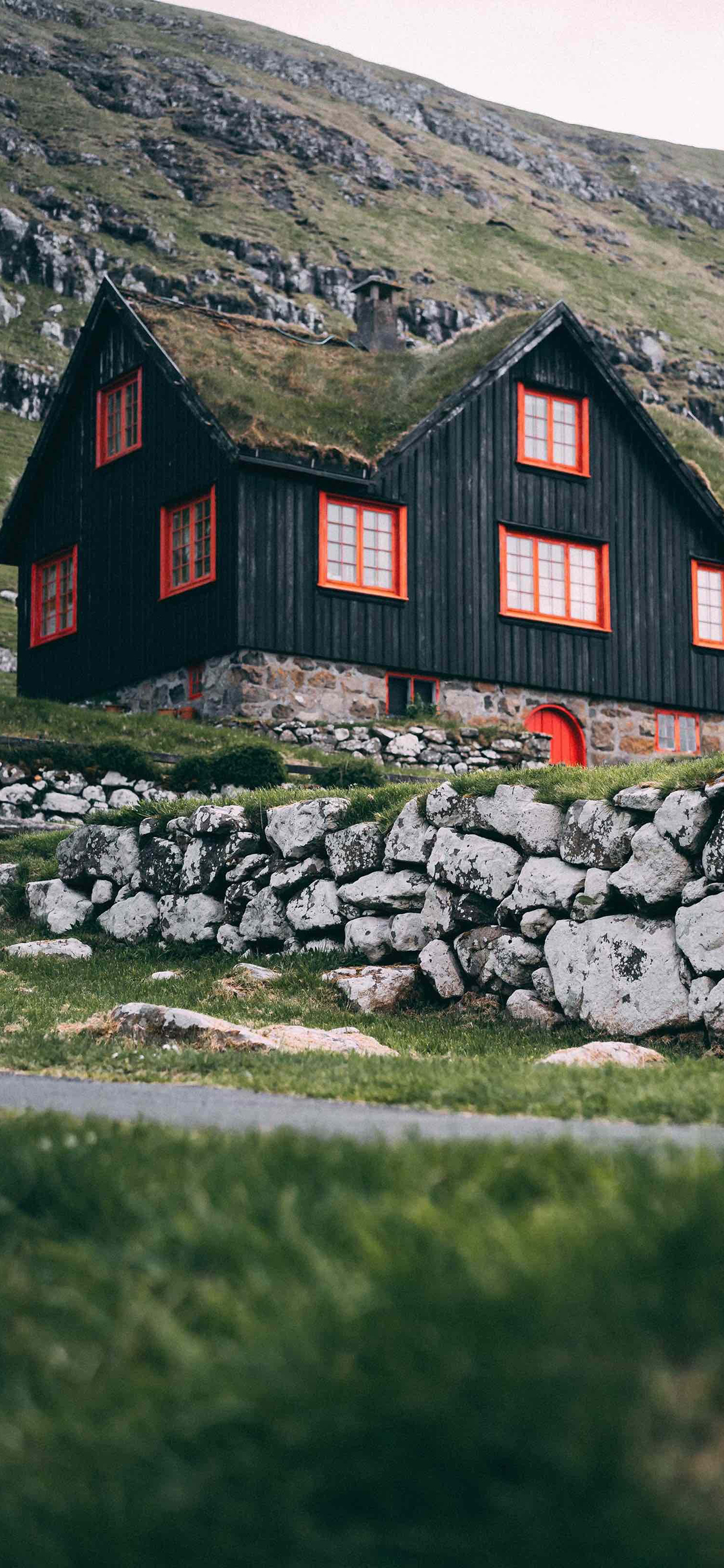 [2436×1125]山峰 建筑 房屋 木屋 苹果手机壁纸图片