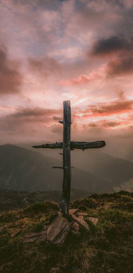 [2436x1125]山峰 木桩 十字架 信仰 苹果手机壁纸图片