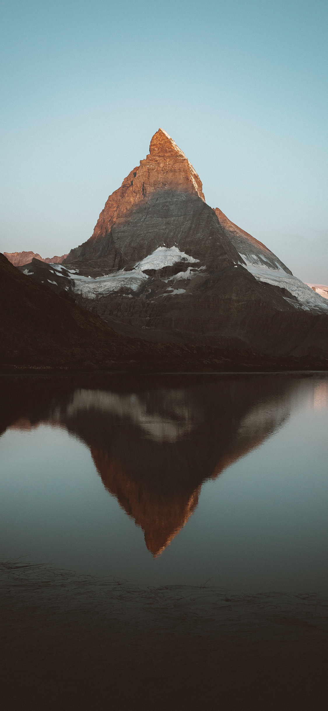 [2436×1125]山峰 湖泊 倒映 自然美景 苹果手机壁纸图片
