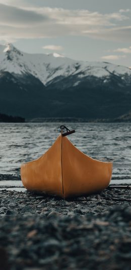 [2436x1125]山峰 湖泊 船只 黄色 苹果手机壁纸图片