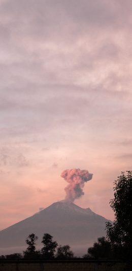 [2436x1125]山峰 火山 喷发 烟雾 苹果手机壁纸图片