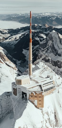 [2436x1125]山峰 白雪覆盖 建筑 基地 苹果手机壁纸图片