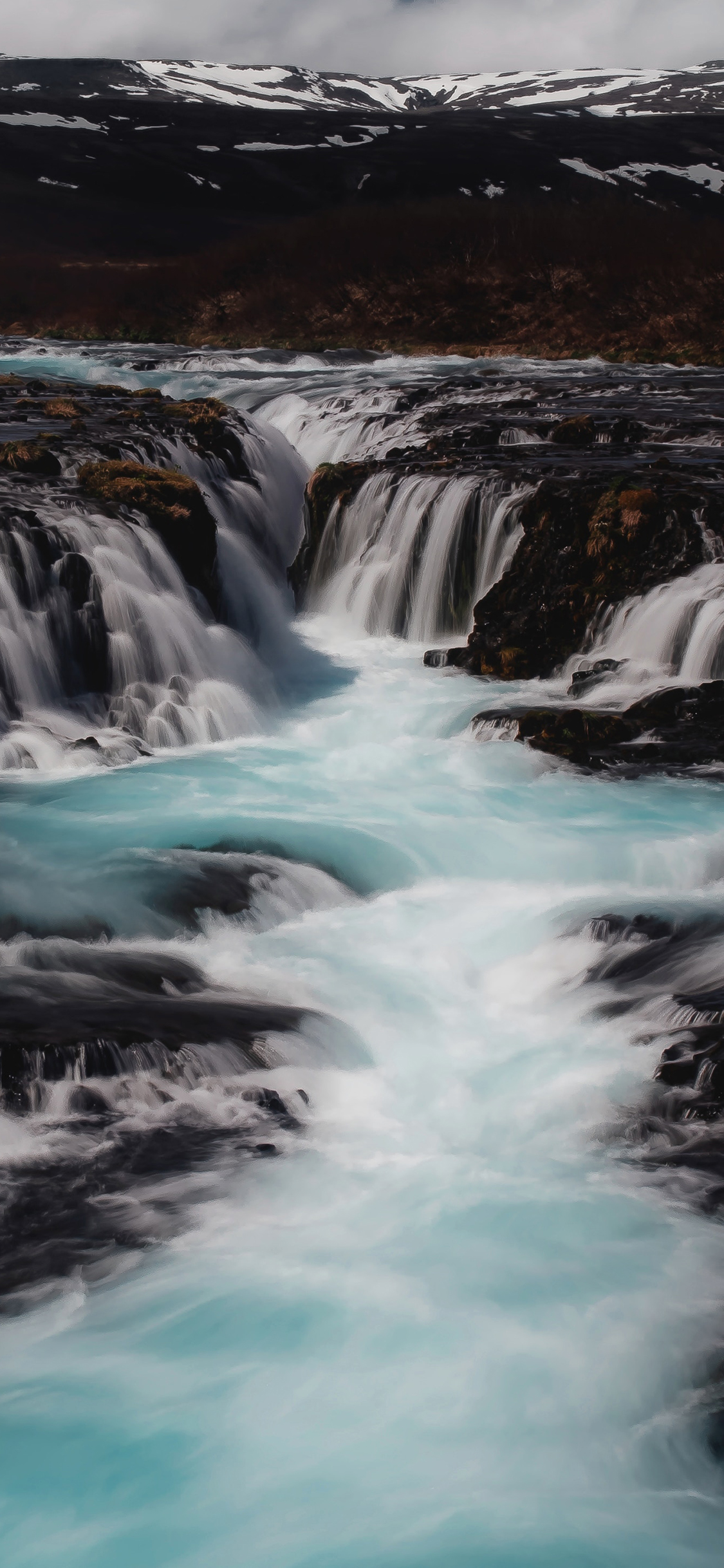 [2436×1125]山水 流水 岩石 河道 苹果手机壁纸图片