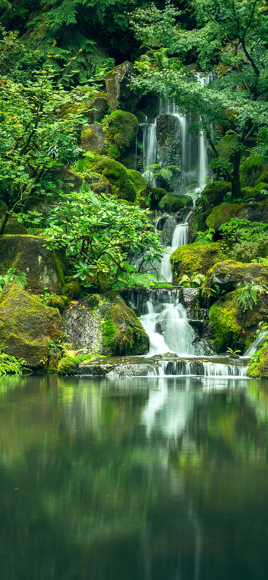 [2436×1125]山水 流水 瀑布 湖面 绿意 苹果手机壁纸图片