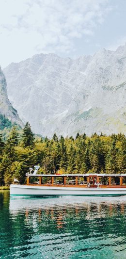 [2436x1125]山水 游玩 船只 河水 苹果手机壁纸图片