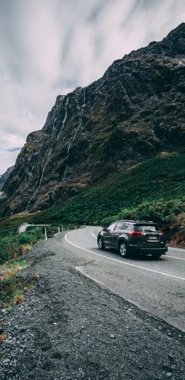[2436x1125]山路 道路 汽车 行驶 苹果手机壁纸图片