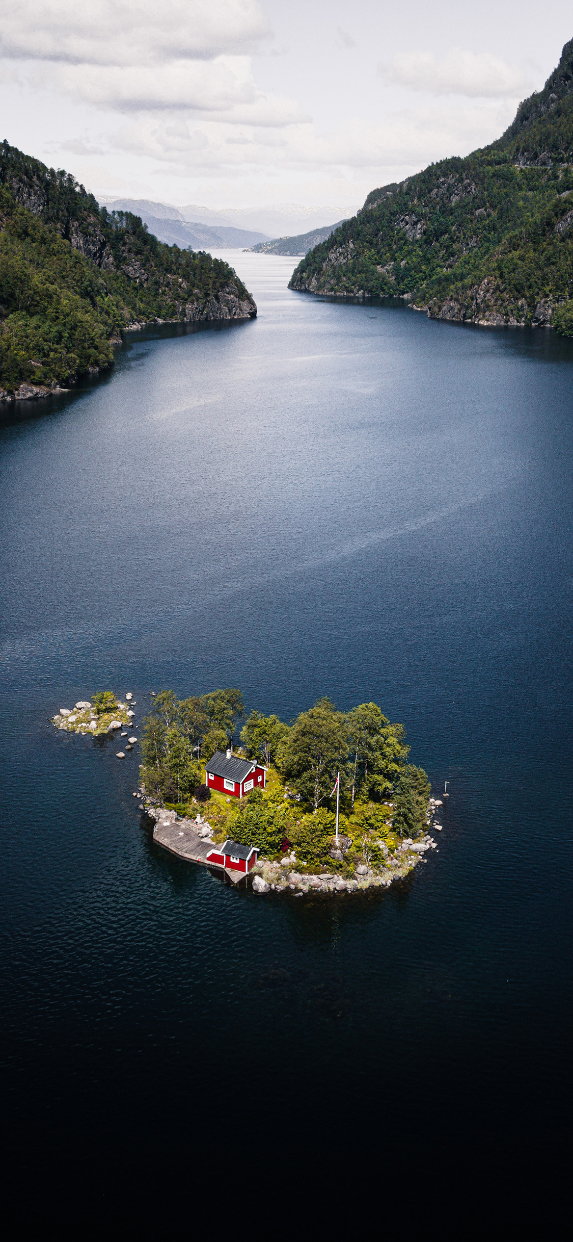 [2436×1125]岛屿 湖水 河流 房屋 苹果手机壁纸图片