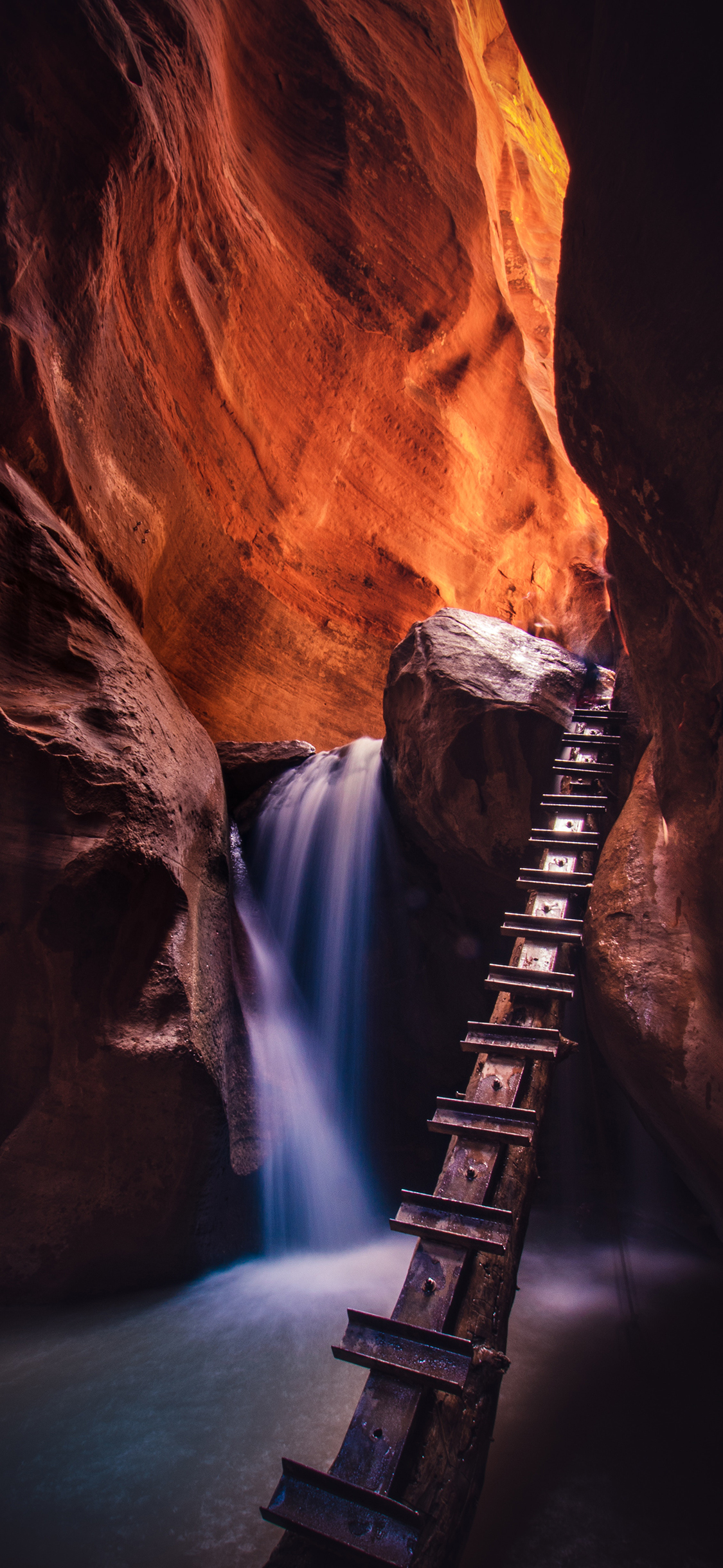 [2436×1125]峡谷 狭缝 阶梯 瀑布 苹果手机壁纸图片