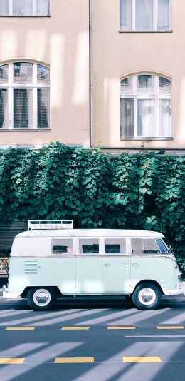 [2436x1125]巴士 小巴车 街道 色调 苹果手机壁纸图片