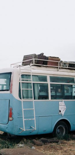 [2436x1125]巴士 旅行 箱子 汽车 海岛 苹果手机壁纸图片