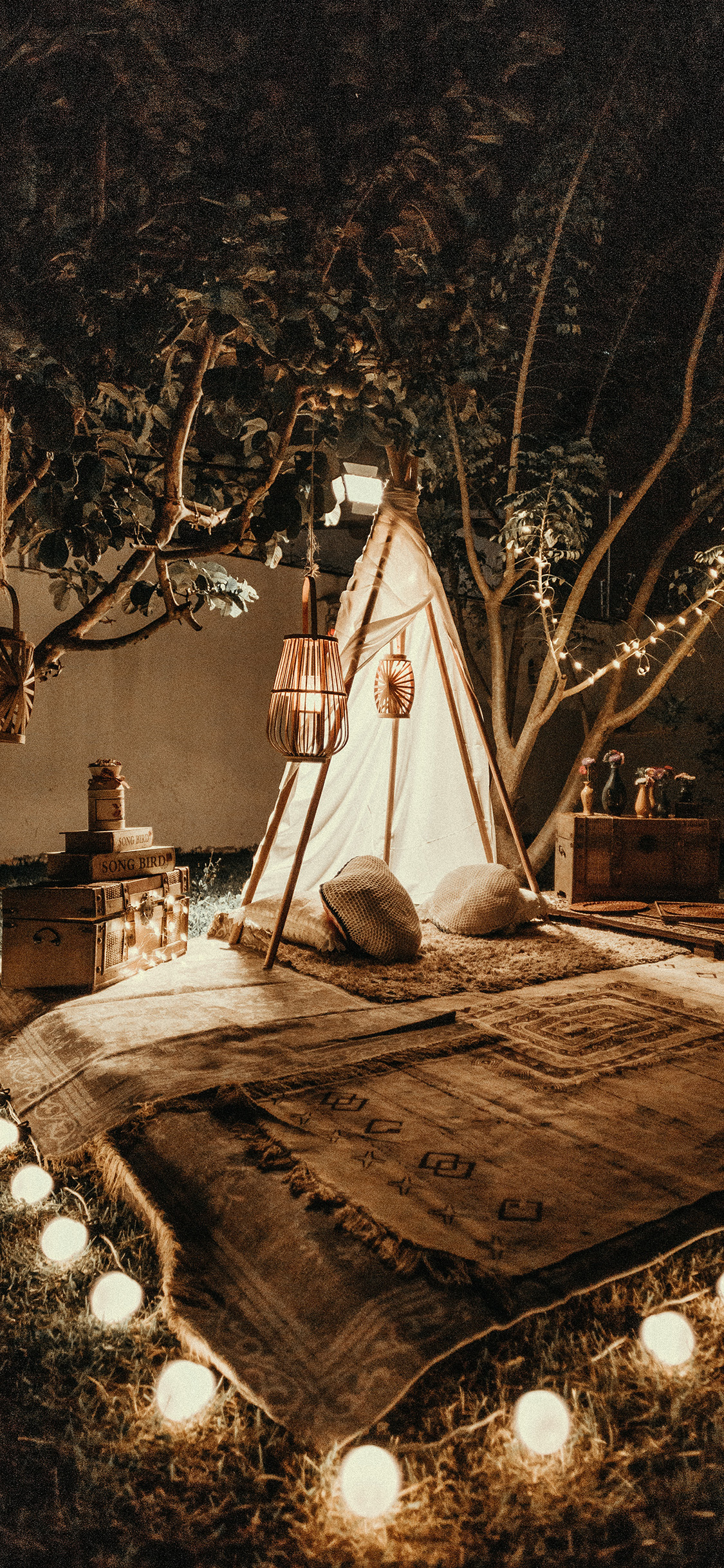 [2436×1125]帐篷 地毯 灯泡 休息 苹果手机壁纸图片