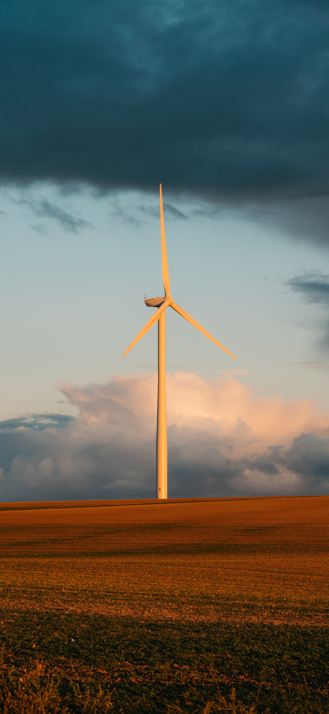 [2436×1125]广阔 夕阳 风力发电 三角 苹果手机壁纸图片