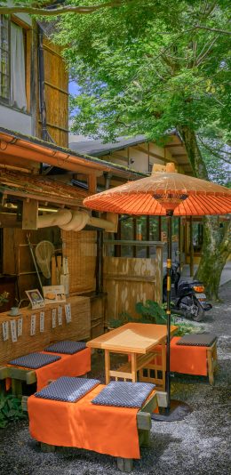[2436x1125]店铺 商店 遮阳伞 街道 日本 苹果手机壁纸图片