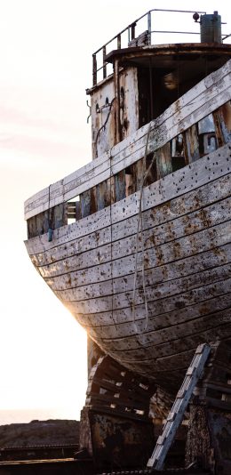 [2436x1125]废弃 船只 残旧 意境 苹果手机壁纸图片