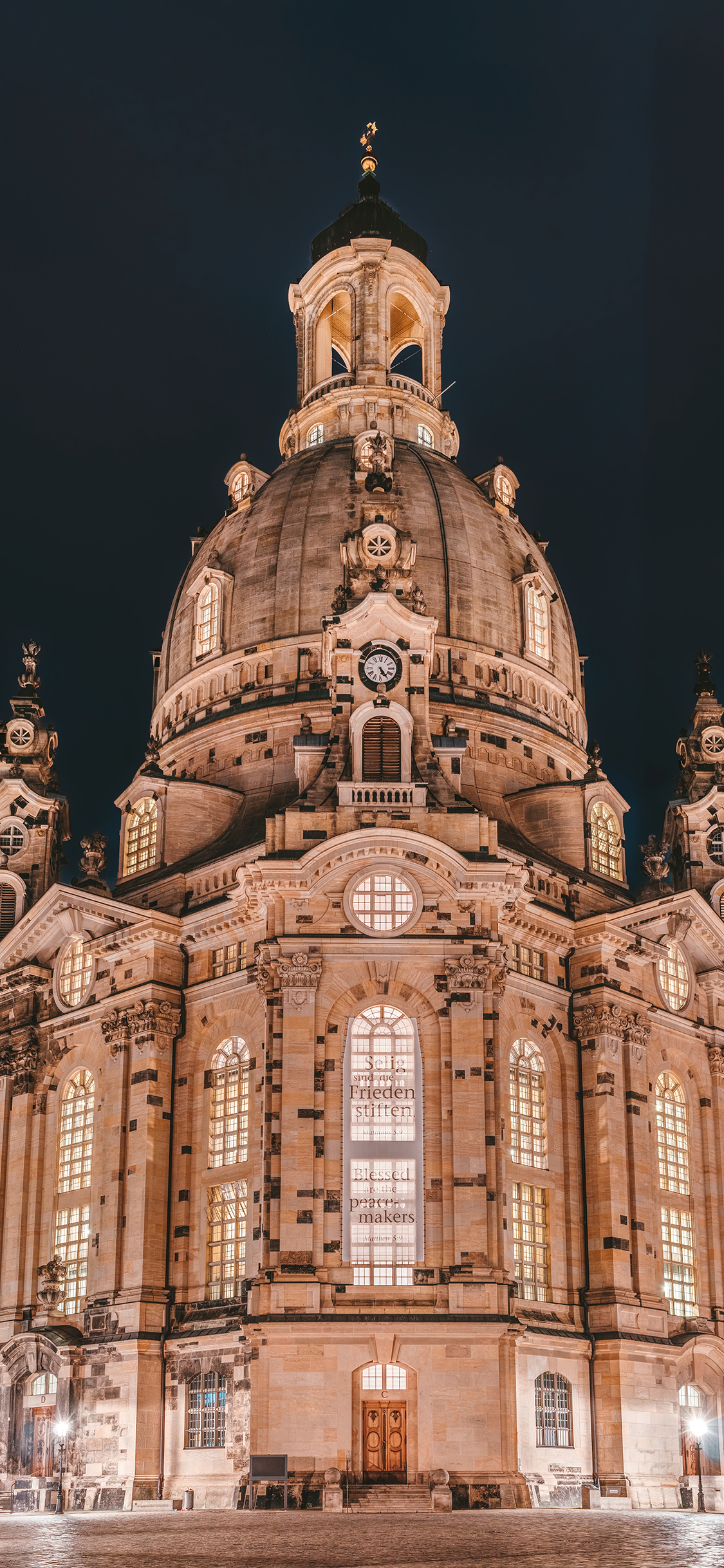 [2436×1125]建筑 城堡 夜晚 灯光 异域 苹果手机壁纸图片
