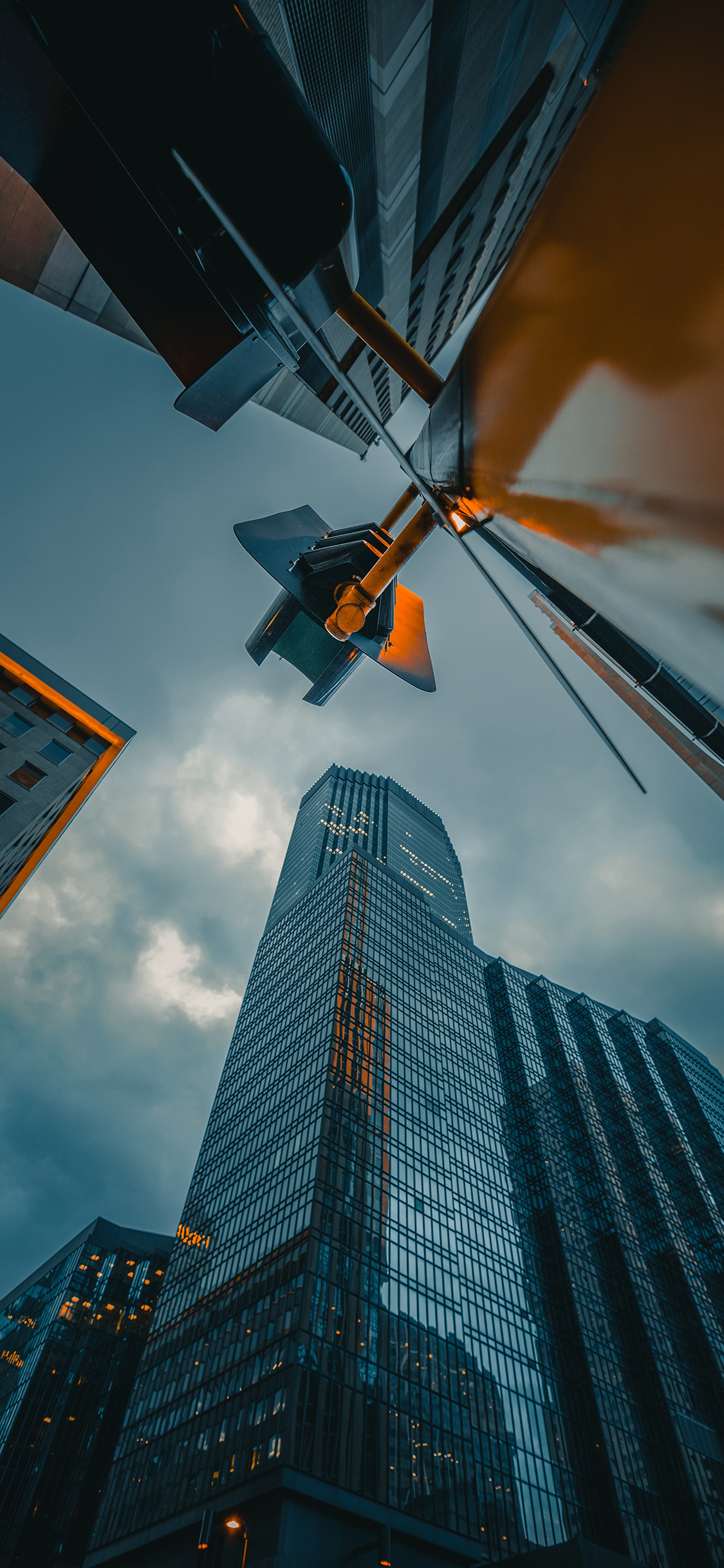 [2436×1125]建筑 城市 红绿灯 信号灯 写字楼 苹果手机壁纸图片