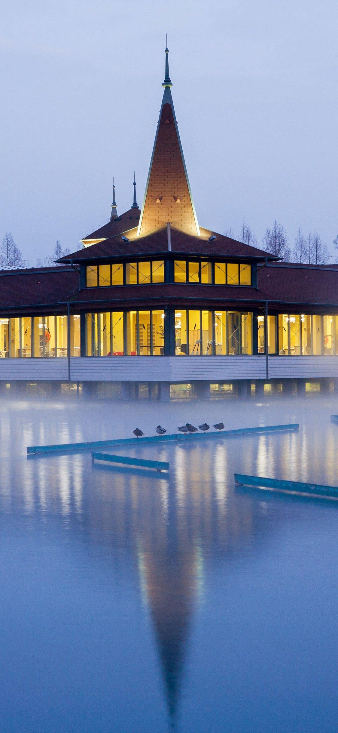 [2436×1125]建筑 异域风情 设计 湖泊 苹果手机壁纸图片
