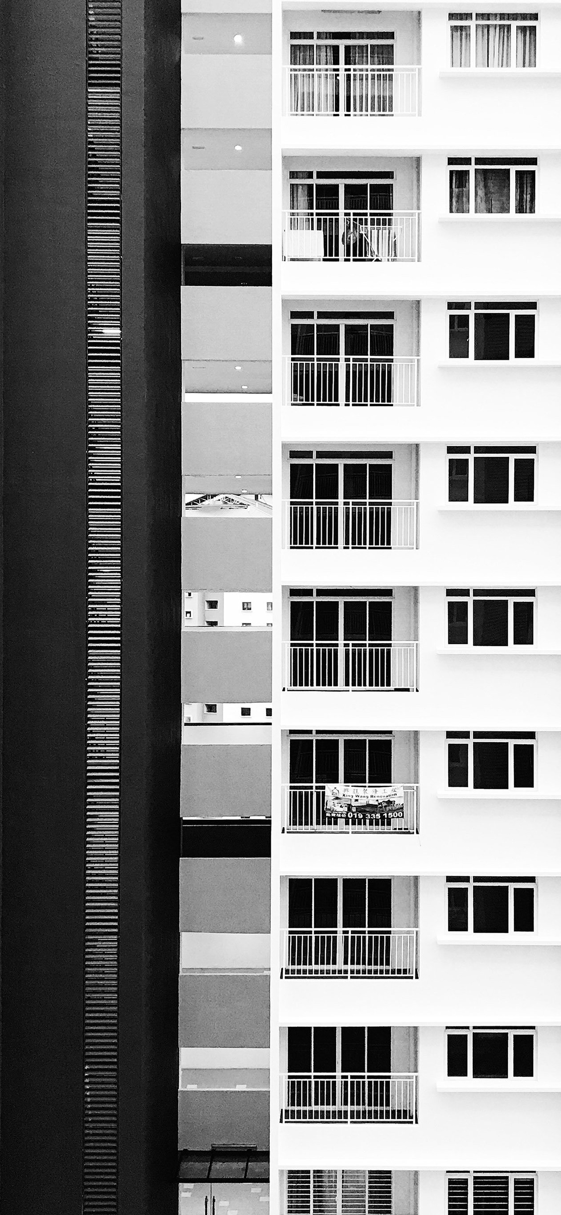 [2436×1125]建筑 房屋 楼房 阳台 黑白 苹果手机壁纸图片