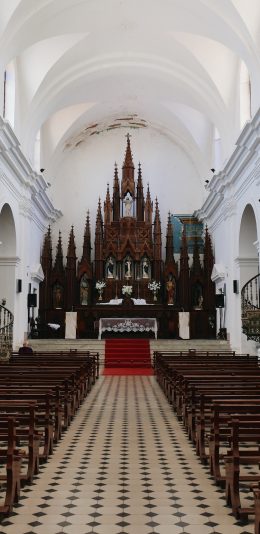 [2436x1125]建筑 教堂 椅子 设计 装修 苹果手机壁纸图片