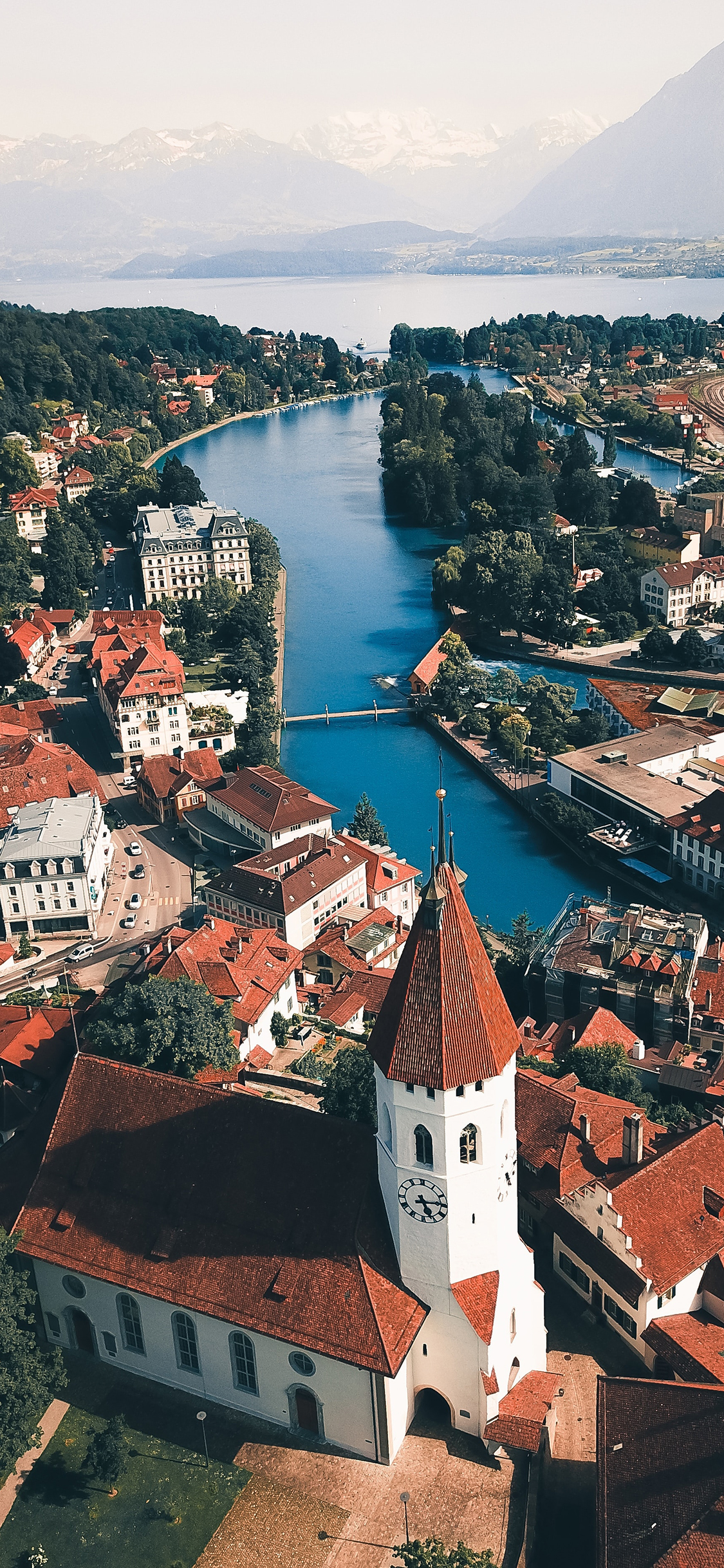 [2436×1125]建筑 楼房 教堂 河流 苹果手机壁纸图片