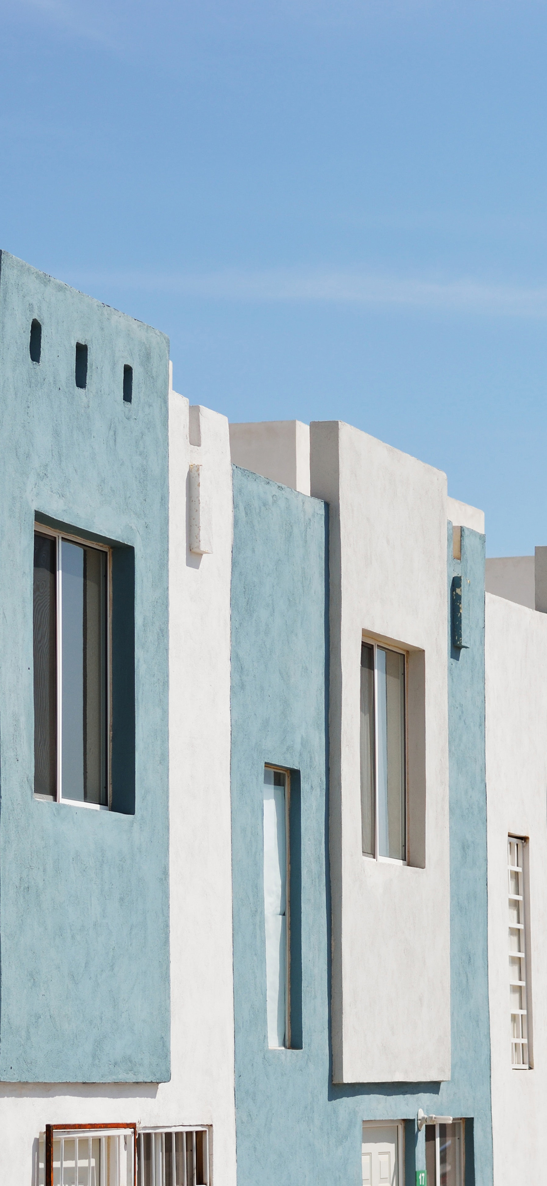 [2436×1125]建筑 楼房 蓝白 排列 苹果手机壁纸图片