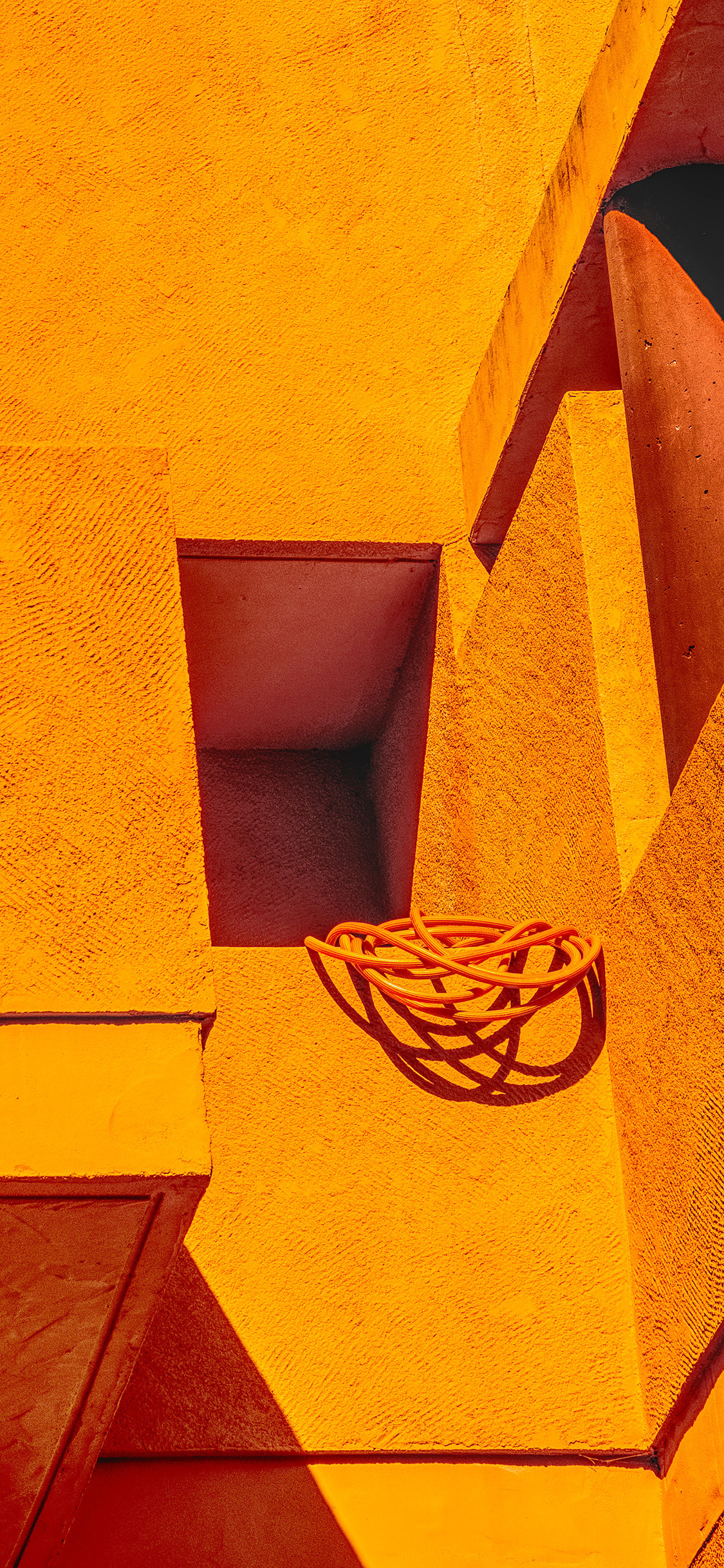 [2436×1125]建筑 楼房 黄色 绳子 苹果手机壁纸图片