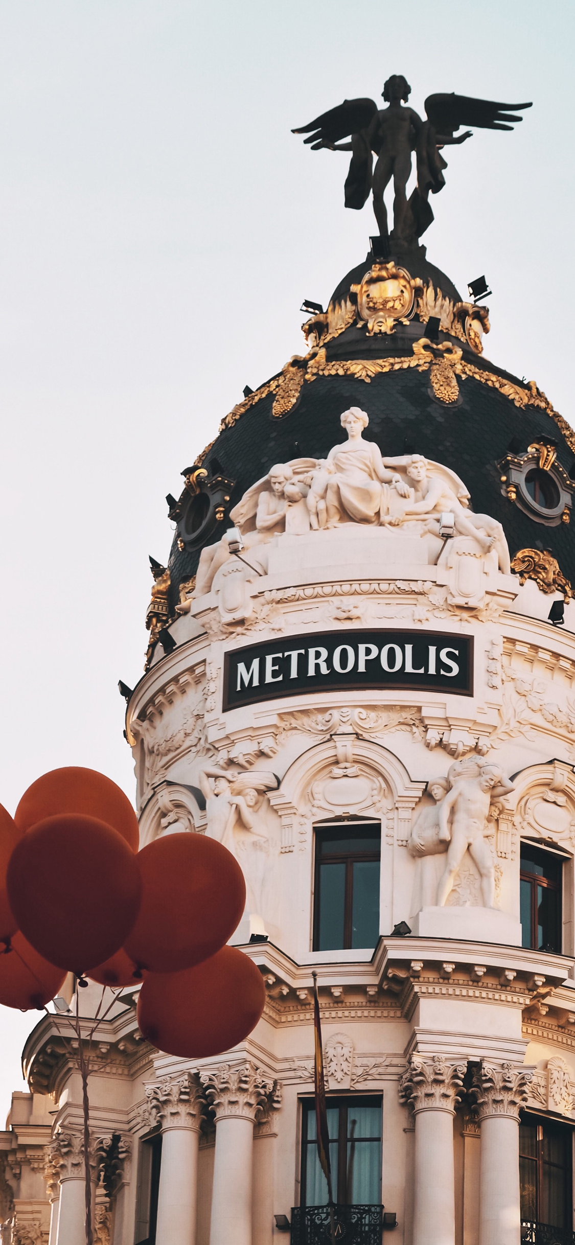 [2436×1125]建筑 气球 异域 石像 苹果手机壁纸图片