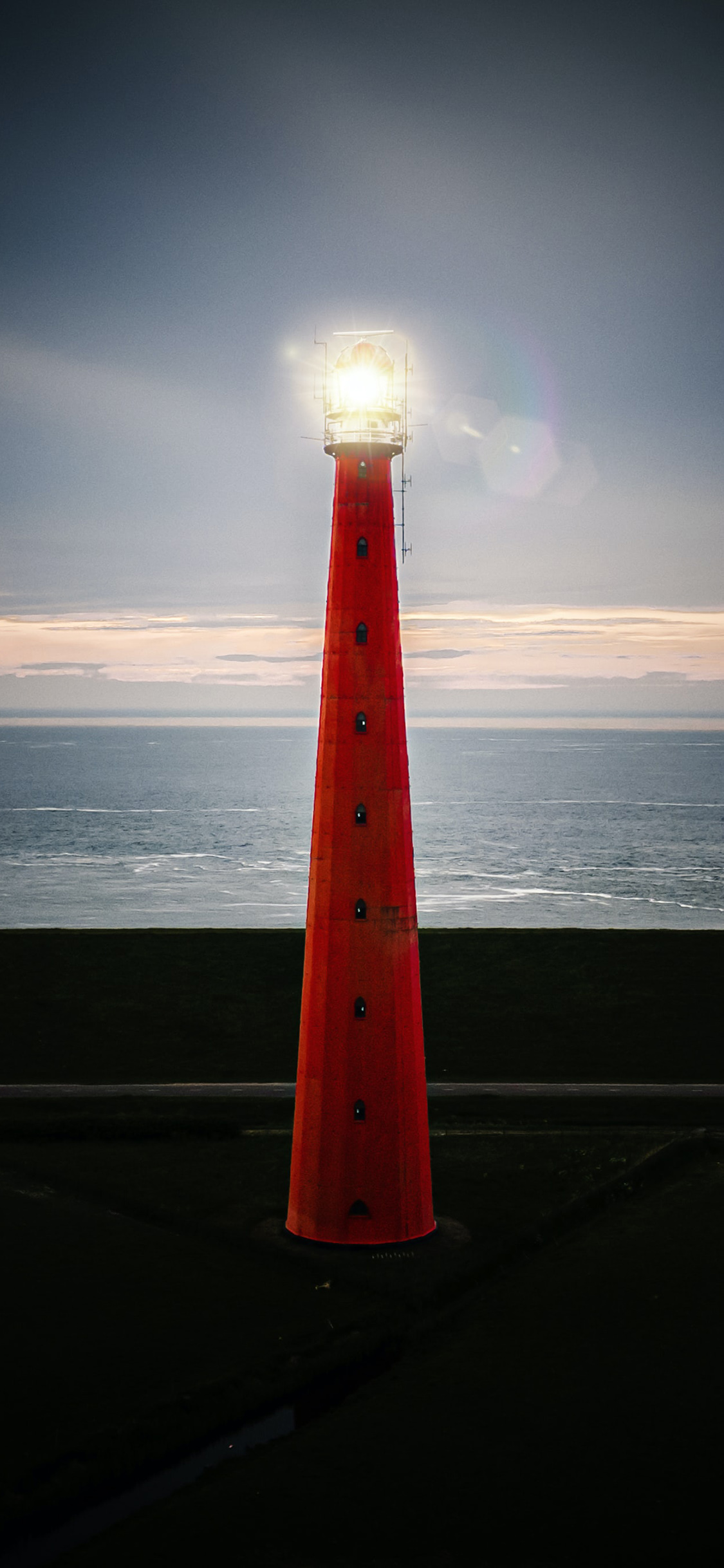 [2436×1125]建筑 灯塔 亮光 照明 苹果手机壁纸图片