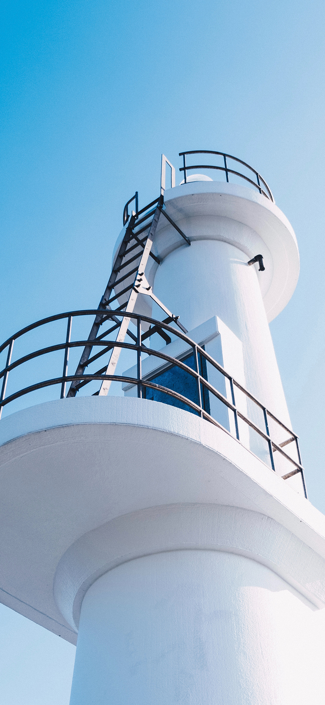[2436×1125]建筑 蓝天 爬梯 瞭望塔 苹果手机壁纸图片