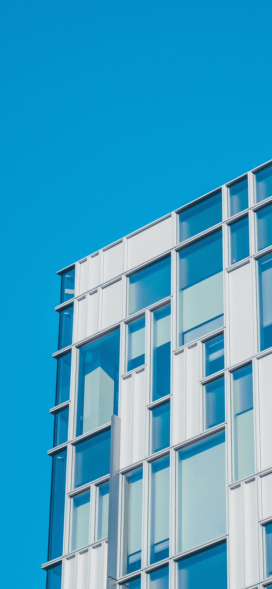 [2436×1125]建筑 蓝色 几何 玻璃 现代 苹果手机壁纸图片