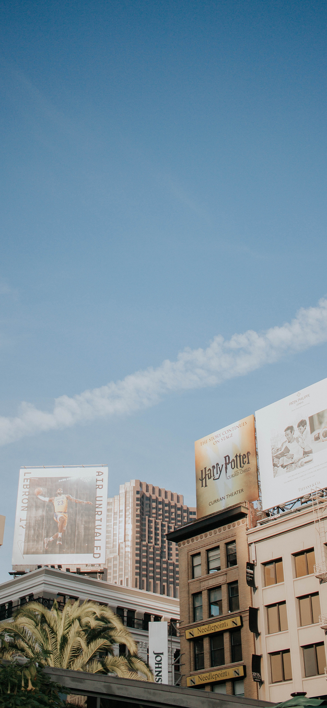 [2436×1125]建筑 街道 广告牌 城市 欧美 苹果手机壁纸图片