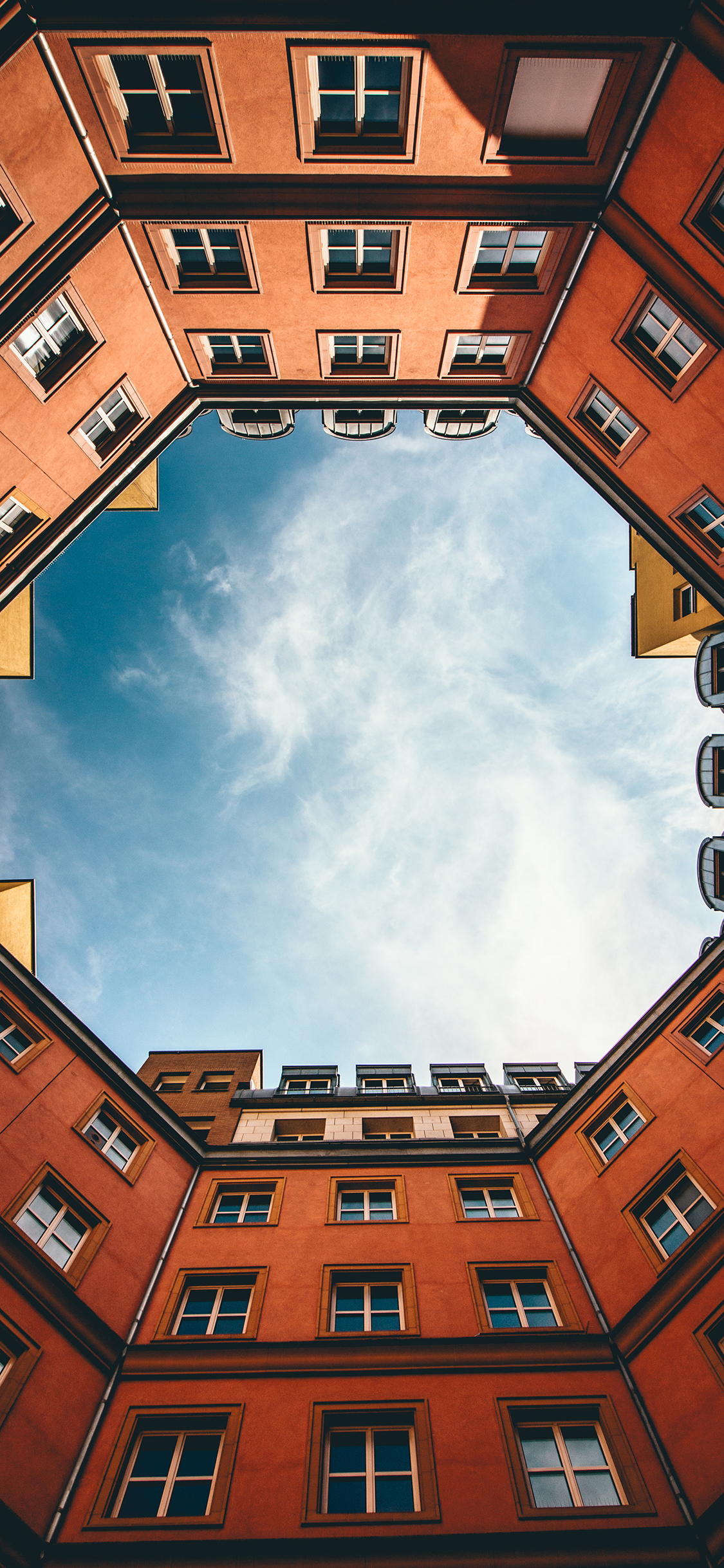 [2436×1125]建筑 高楼 六边形 天空 苹果手机壁纸图片